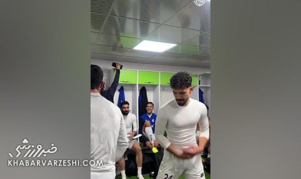 ویدیو| جشن و رقص جالب بازیکنان ملوان در رختکن ویدیو| جشن و رقص جالب بازیکنان ملوان در رختکن