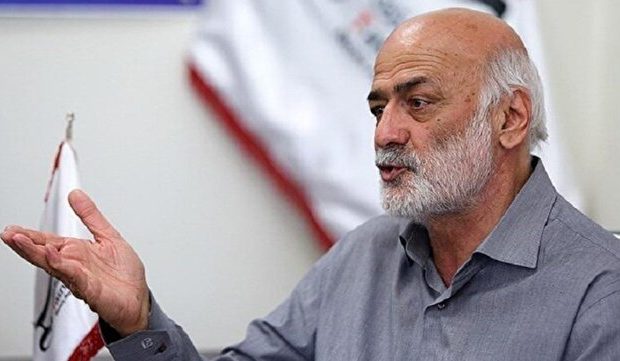 جو مسمومی در ورزشگاه‌ها ایجاد شده است/ توهین به کریم باقری دارد بدعت می‌شود