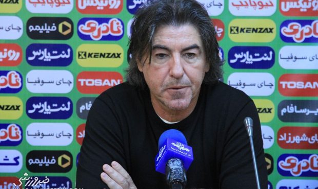 ویدیو| ریکاردو ساپینتو: منتظر روشن شدن وضعیت پنجره نقل و انتقالات هستم! ویدیو| ریکاردو ساپینتو: منتظر روشن شدن وضعیت پنجره نقل و انتقالات هستم!