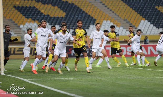 سپاهان ۰ – ملوان ۰/ خبر خوب به پرسپولیس از نقش جهان؛ سپاهان حریف ملوان ۱۰ نفره نشد