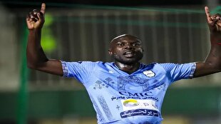 چادرملو ۵ – ۱ گل گهر/ شکست سنگین صدرنشین لیگ در دل کویر + فیلم