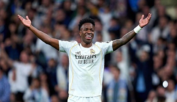 خلق لحظاتی زیبا در فوتبال توسط استاد گلهای دشوار + فیلم خلق لحظاتی زیبا در فوتبال توسط استاد گلهای دشوار + فیلم