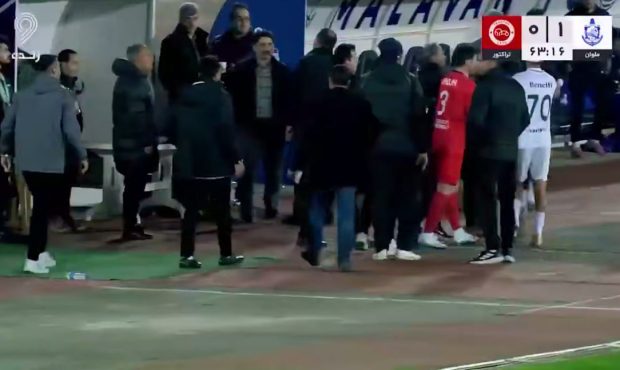 ویدیو| افشاگری نگهبان از هویت حاضرین در ورزشگاه انزلی! ویدیو| افشاگری نگهبان از هویت حاضرین در ورزشگاه انزلی!